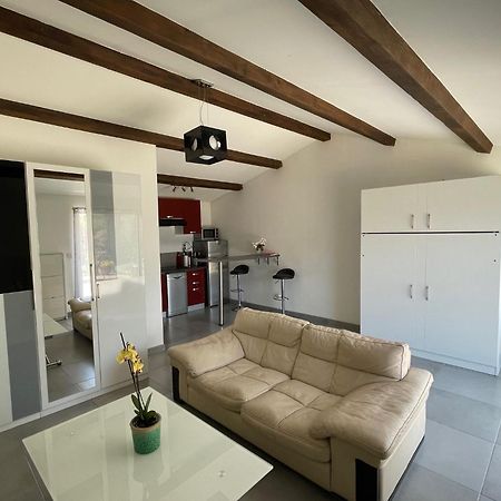 Studio Charmant Avec Terrasse Lançon-Provence المظهر الخارجي الصورة
