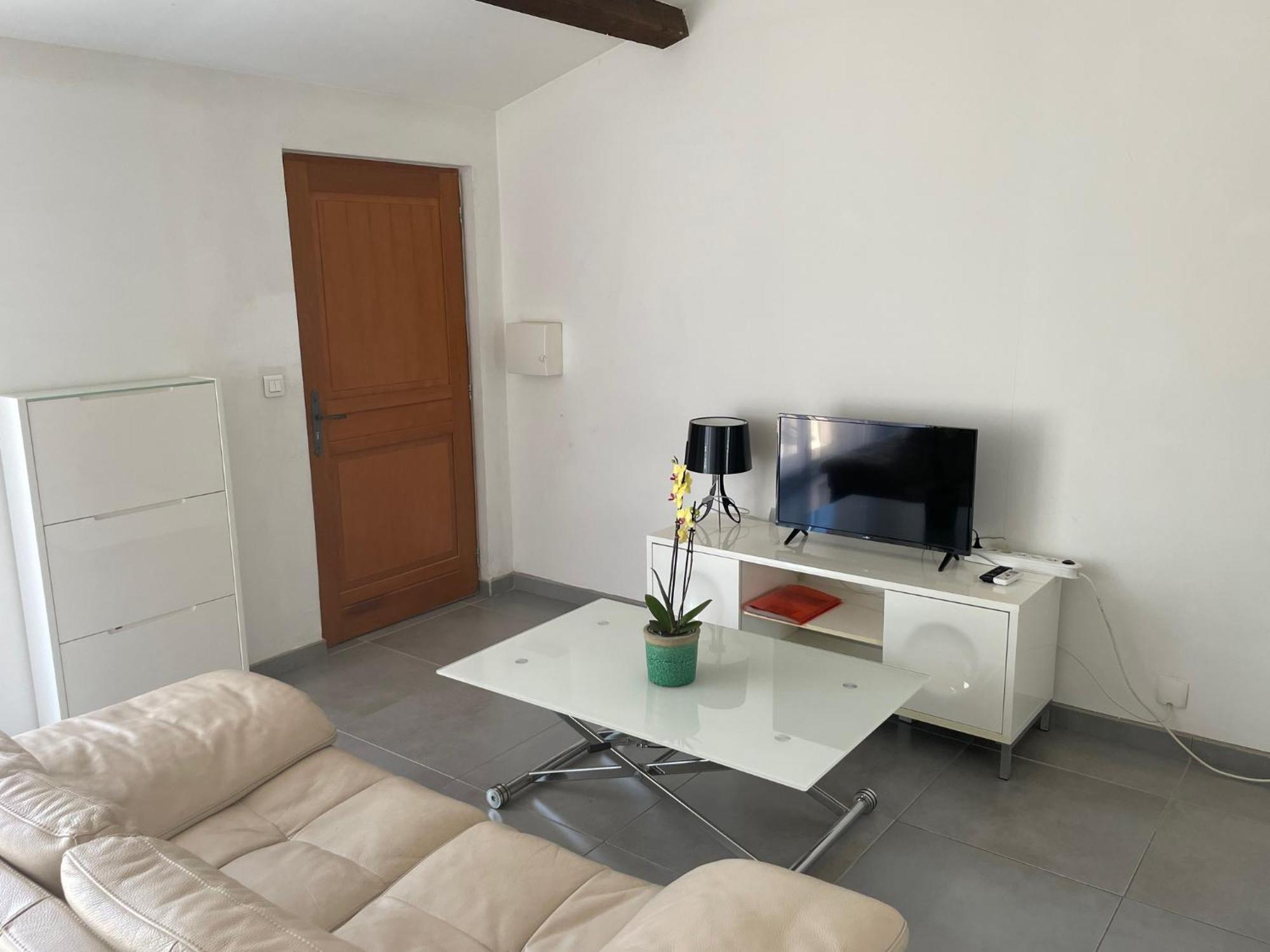 Studio Charmant Avec Terrasse Lançon-Provence المظهر الخارجي الصورة