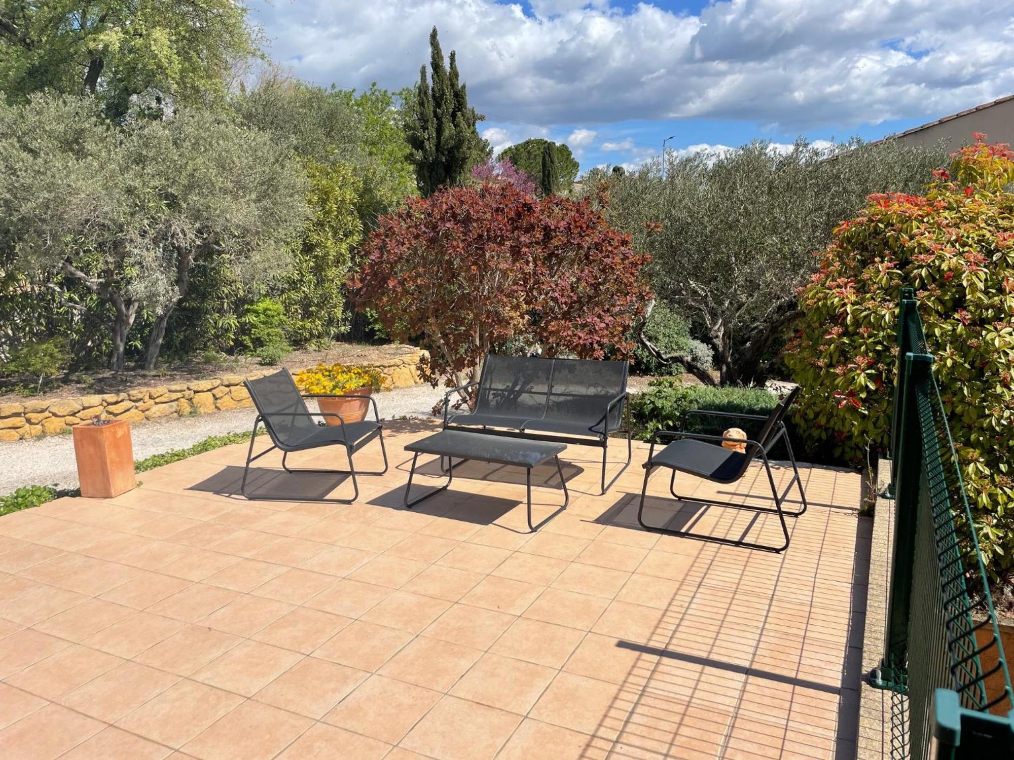 Studio Charmant Avec Terrasse Lançon-Provence المظهر الخارجي الصورة